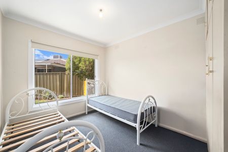 4 BEDROOM HOME NEXT TO GV HEALTH! - Photo 5