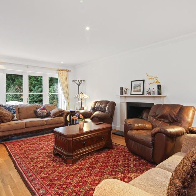 Grange Place, Walton-on-Thames, Surrey, KT12 - Photo 1
