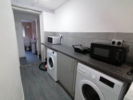 Price £850 pcm - Available Now - Unfurnished - Photo 5
