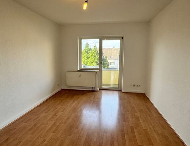Schöne 2-Zimmer Wohnung mit Balkon! Einbauküche zur unentgeltlichen Nutzung. - Photo 1