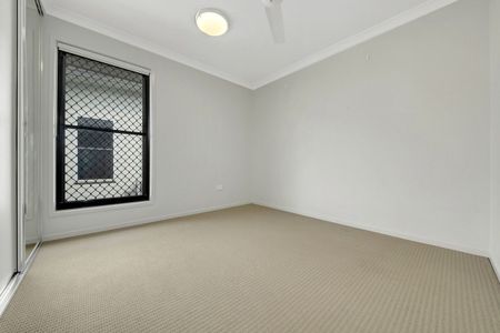 :: MODERN HOME IN CONVENIENT LOCATION! - Photo 4