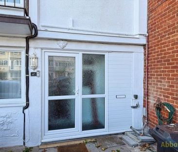 Long Riding, Basildon - Photo 3