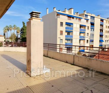 Centre-ville, Location appartement 5 pièces 114 m² - Photo 2