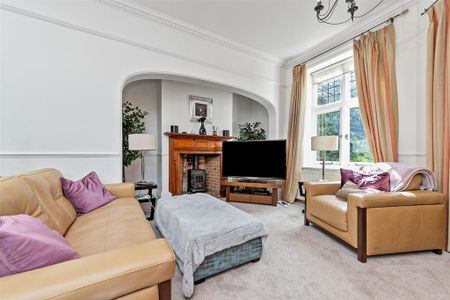 4 bedroom semi-detached house to rent - Photo 3