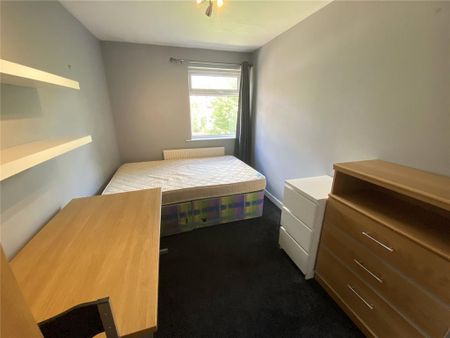 4 bedroom semi-detached house to rent - Photo 5