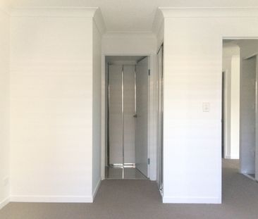 Spacious, Stylish & Secure – Your Ideal Home Awaits in Labrador! - Photo 3