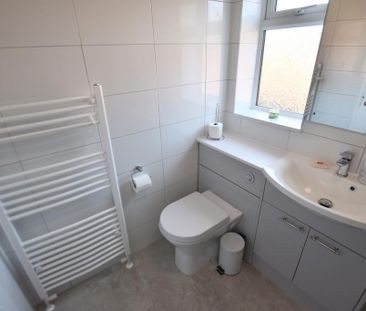 2 bedroom end of terrace house to rent - Photo 4