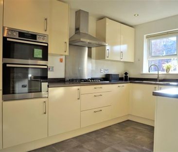 3 Bed End Terrace, Hatton Gardens, M7 - Photo 2