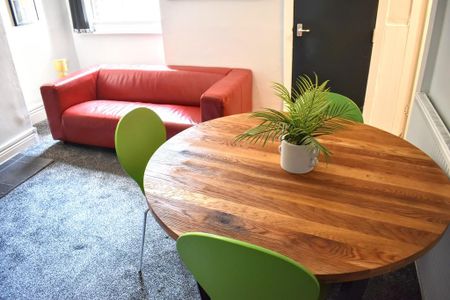 5 bedroom terraced house to rent - Photo 3