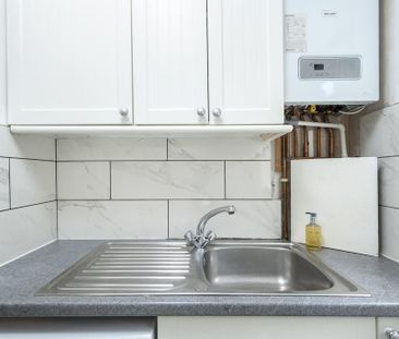 2 bedroom maisonette to rent - Photo 4