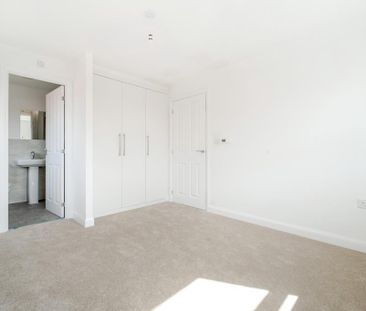 4 bedroom detached house to rent - Photo 3