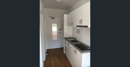 Furnished St Kilda Apartment - Incl Bills - Short Stays Available - Photo 5