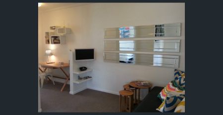 Executive, Modern Townhouse - Stroll to Robina Town Centre - Photo 3