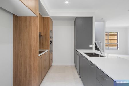 8 Lena Street, Browns Plains QLD 4118 - House For Rent | Domain - Photo 2