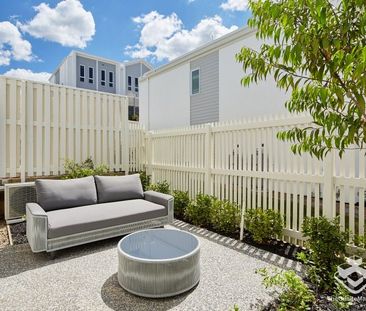 Modern Architecture Town home - Photo 2