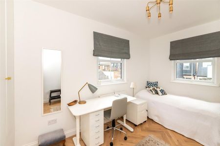 4 bedroom end of terrace house to rent - Photo 2