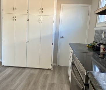 For Lease - 832 Reytan Boulevard, Pickering, Ontario - Photo 2