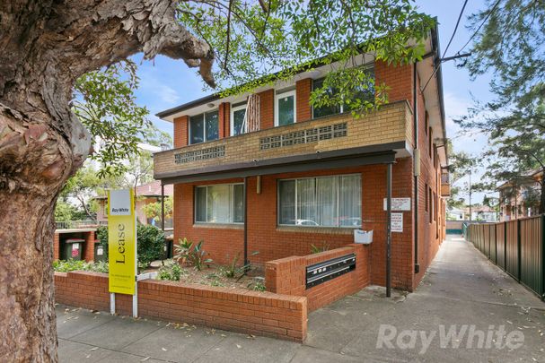 Modern Unit in Sought after Location - Photo 1