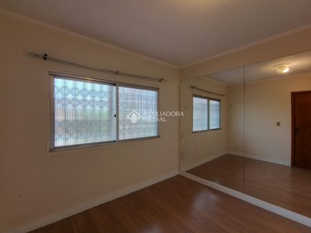 Casa com 5 quartos e 230m² para alugar em Nossa Senhora das Graças, Canoas. - Photo 2