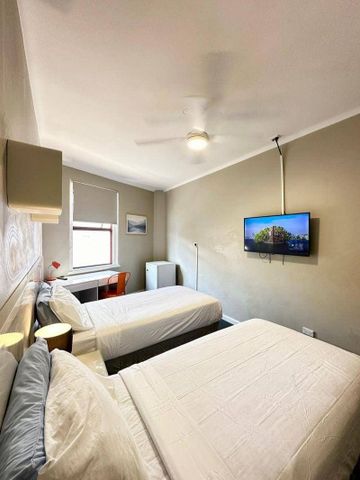 Across the road from Sydney University - Photo 5