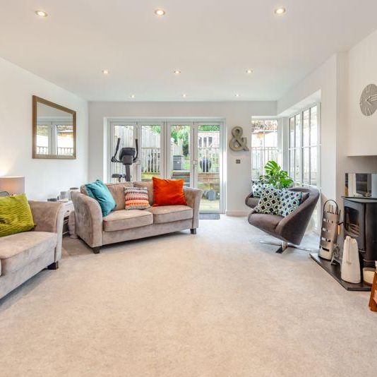 4 bedroom semi-detached house to rent - Photo 1