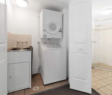 Large, Ground Floor Furnished Apartment with Air Conditioning - Photo 1