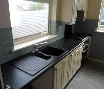 2 bed Terraced - Photo 6