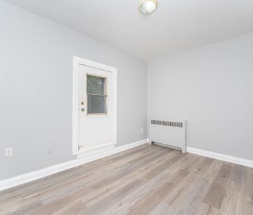For Lease - 486 Holtby Avenue Unit# 3, Burlington, Ontario - Photo 4
