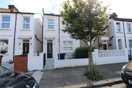 5 bedroom semi-detached house to rent - Photo 3