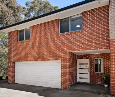 Modern Four Bedroom Town House for Lease - Photo 2