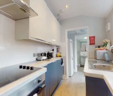 4 bedroom terraced house to rent - Photo 3