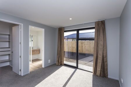 Ravenswood – Spacious Family Home! - Photo 4