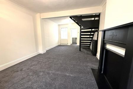 2 bedroom terraced house to rent - Photo 2