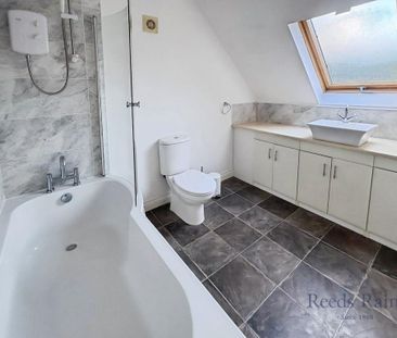 2 bedroom end of terrace house to rent - Photo 2