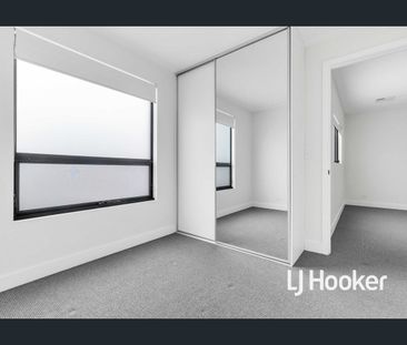 THIS ONE'S A WINNER! 4 BEDROOM EXECUTIVE RESIDENCE - Photo 1