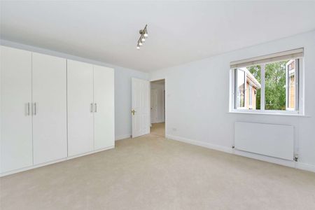 A modern four bedroom family home, located less than 1 mile from The ACS International School - Photo 5