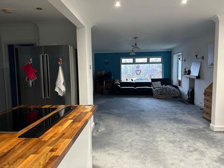 1 bedroom in a house share to rent - Photo 2