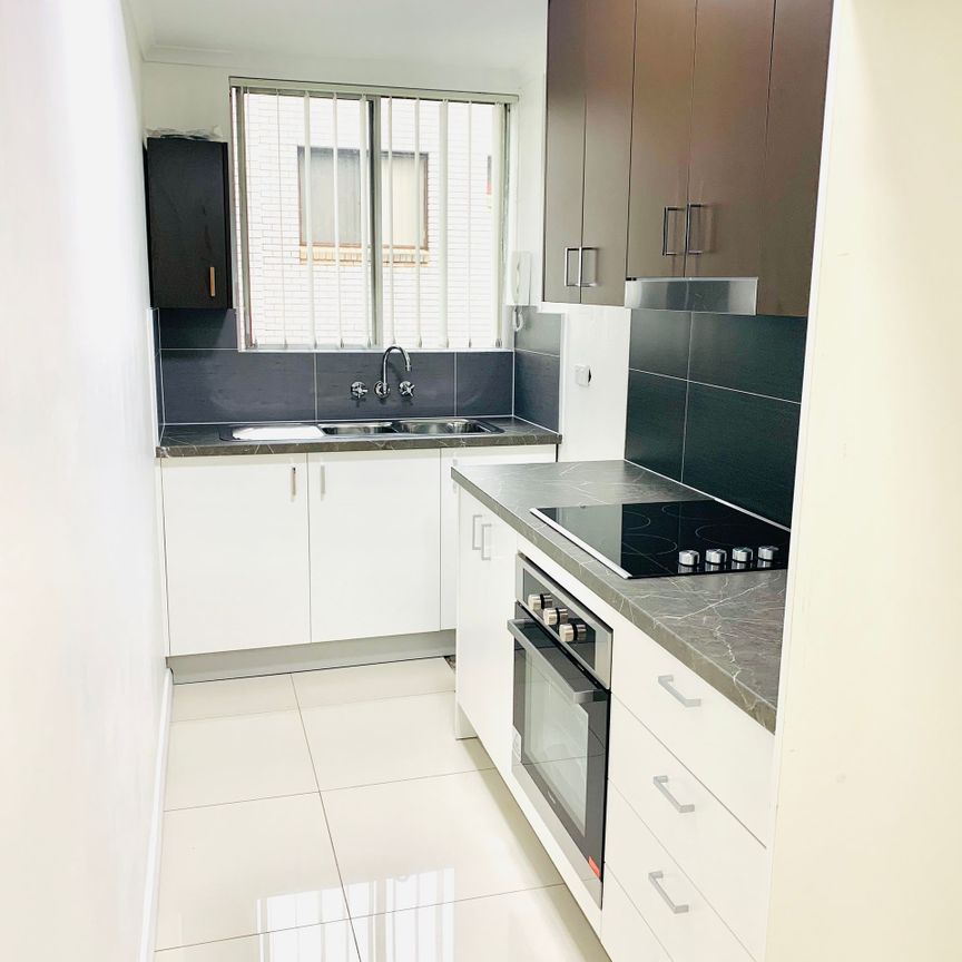 NEW LOOK, OLD PRICE! - Photo 1