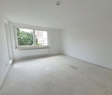 Frisch renovierte 3-Zimmer-Wohnung mit Balkon in Bremerhaven-Lehe - Foto 1