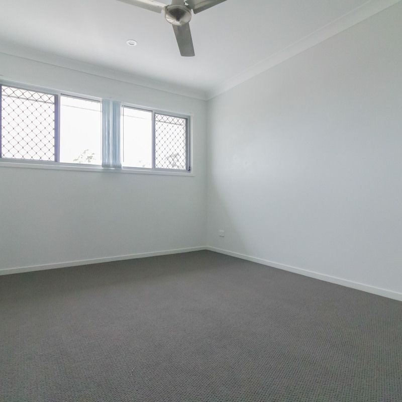 Unique Family Home with Dual Access! - Photo 1