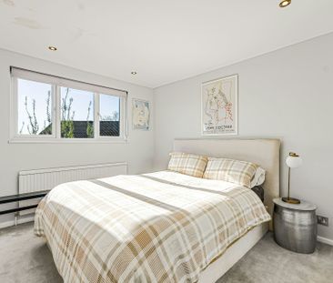 Alzey Gardens, Harpenden, Hertfordshire, AL5 5SY - Photo 2