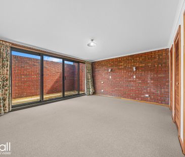 3 Bedroom Apartment Perfectly Positioned On The North Hobart Strip! - Photo 3