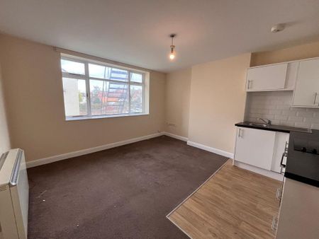 Studio to rent - Photo 3