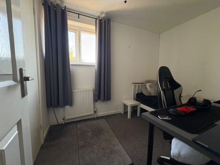 3 bed Town House - To Let - Photo 4