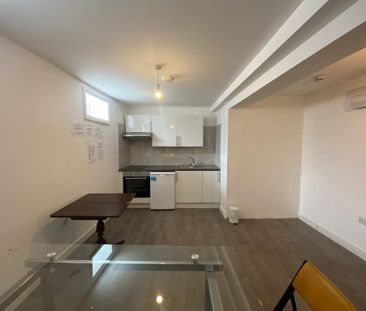 Studio to rent - Photo 6