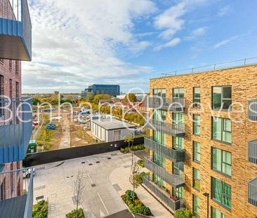 Samara Drive, Southall, UB1 - Photo 2