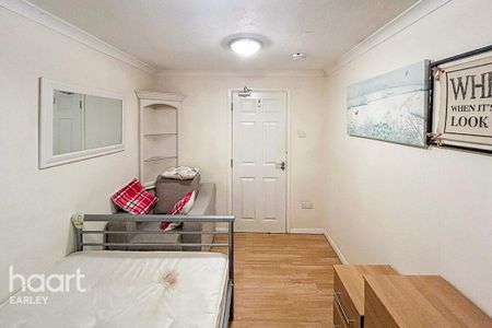 1 bedroom in a house share to rent - Photo 3