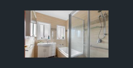 Beautifully Presented Family Residence in Peakhurst - Photo 5