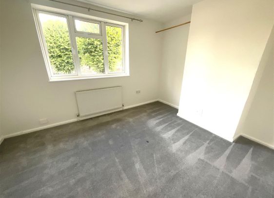 3 bedroom house - semi-detached to rent - Photo 1