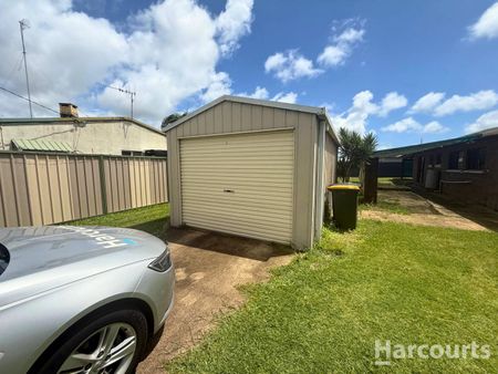 Charming 2-Bedroom Brick Home in a Tranquil Neighborhood - Photo 2